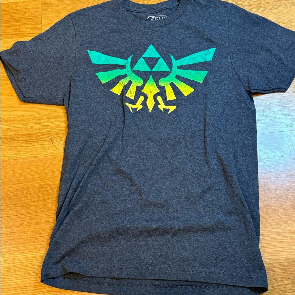 Gray Zelda T-Shirt with Green and Yellow Zelda Graphic Size Small